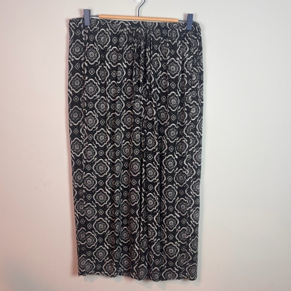 BocaBay Womens Black White medallion boho pull-on crop pants size MED Comfort